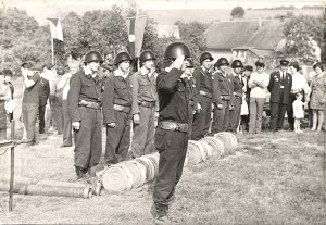 Soutěžní-družstvo-Střeziměř12_6_1977.jpg